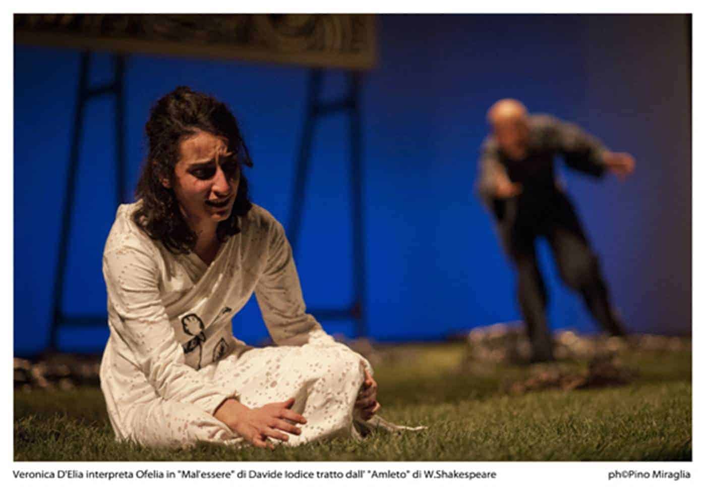 Veronica D'Elia interpreta Ofelia in "Mal'essere" di Davide Iodice tratto dall' "Amleto" di W.Shakespeare